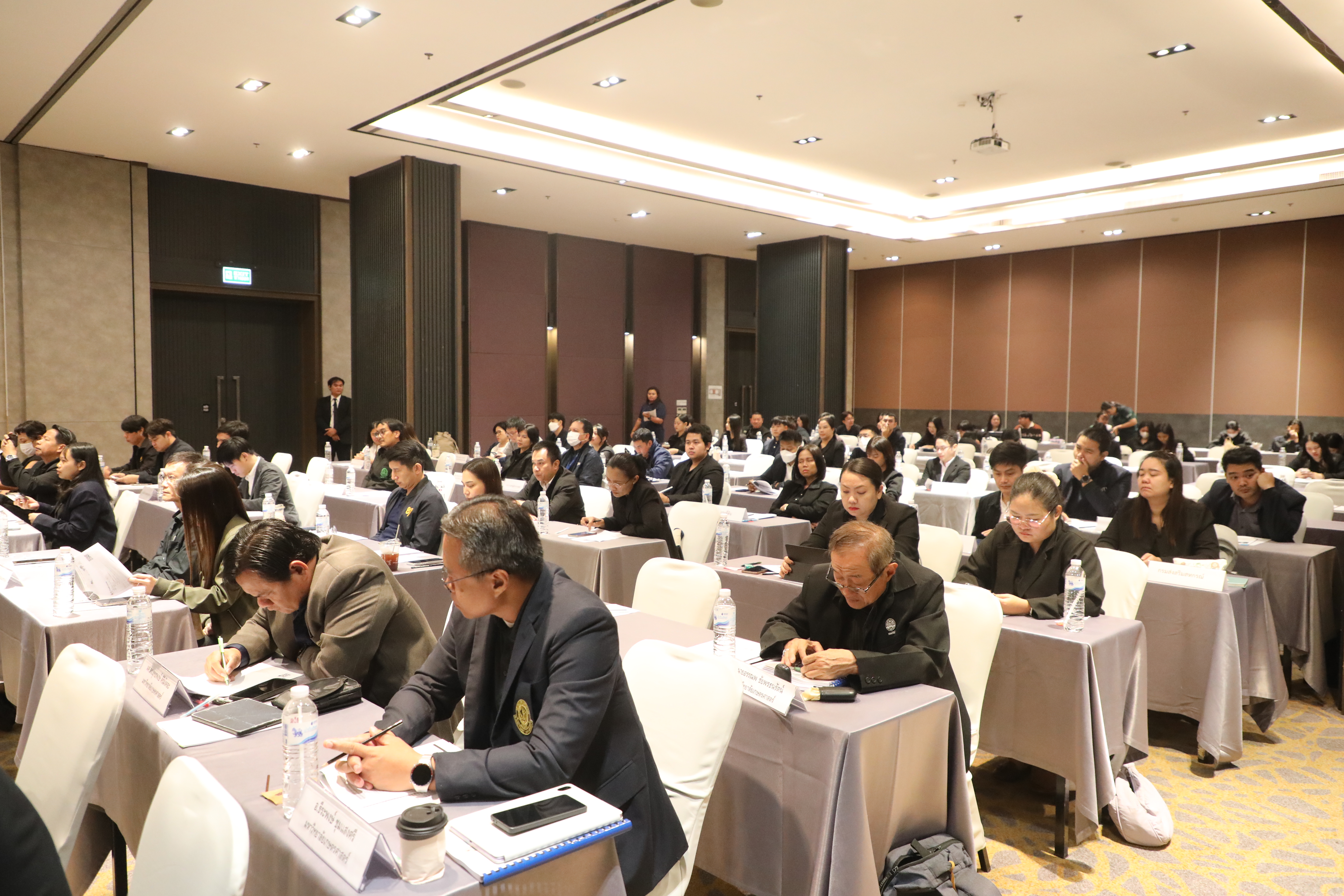 title - ส.ป.ก. ร่วมประชุมการนำเสนอรายงานติดตาม ตรวจสอบ และประเมินผลการใช้ที่ดินของประเทศไทยให้เหมาะสมกับสภาพที่ดินและศักยภาพที่ดิน ภาคตะวันออกเฉียงเหนือ